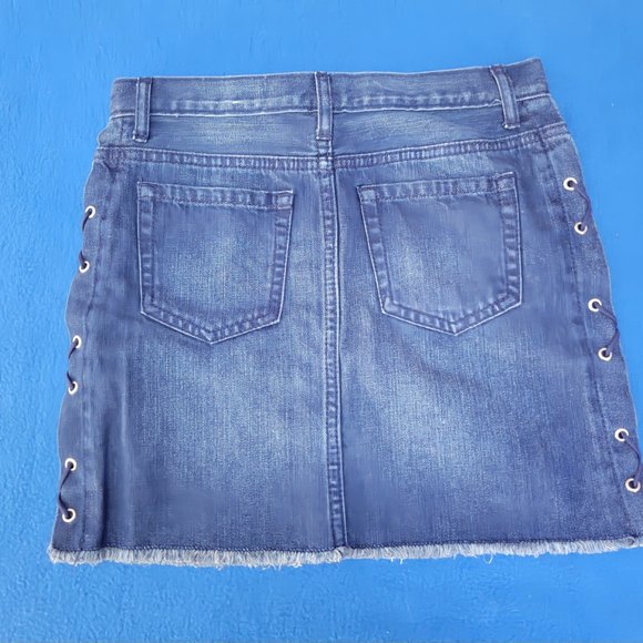The Children's Place - Girls Denim Skirt - Size 6X/7 - Picture 5 of 5